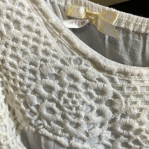 White sheer top. Size M - Picture 3 of 8